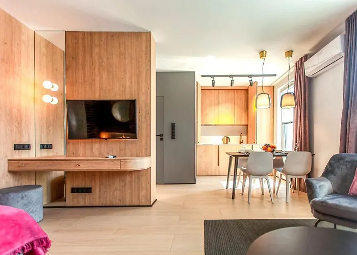 Megi & Greg Apartments